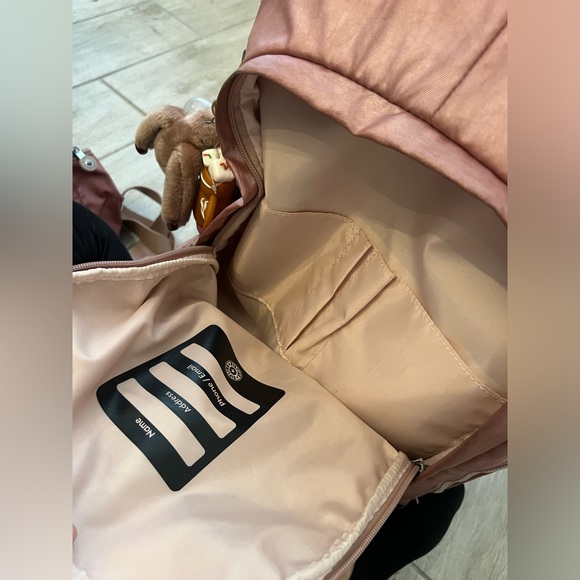 Kipling rose gold rolling back up with lunchbox & gift - Picture 7 of 17